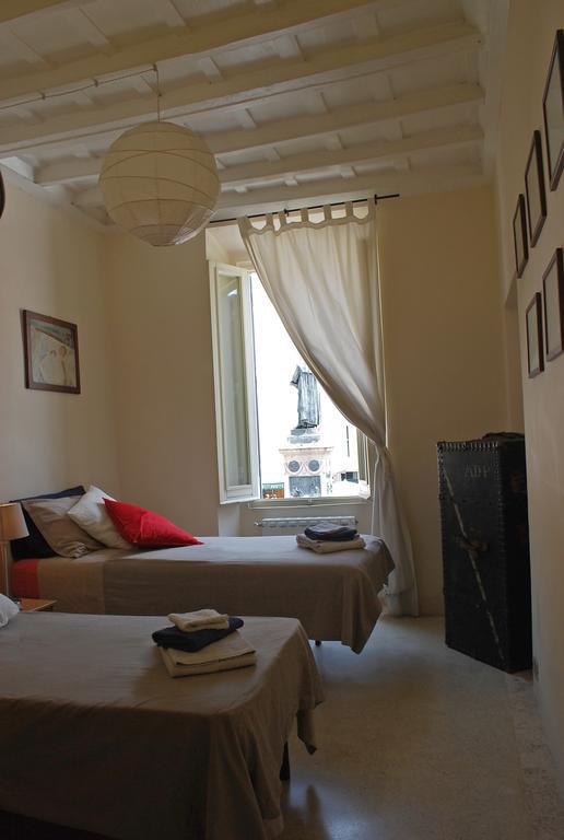 Appartamento Piazza Farnese Rom Værelse billede